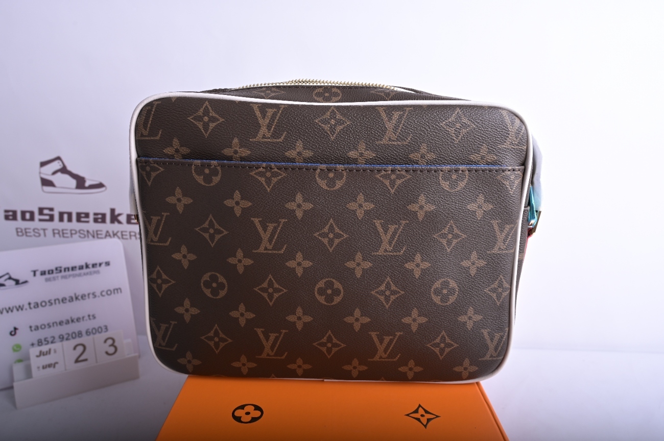 Lo**s Vu**ton x NBA Nil Messenger Monogram