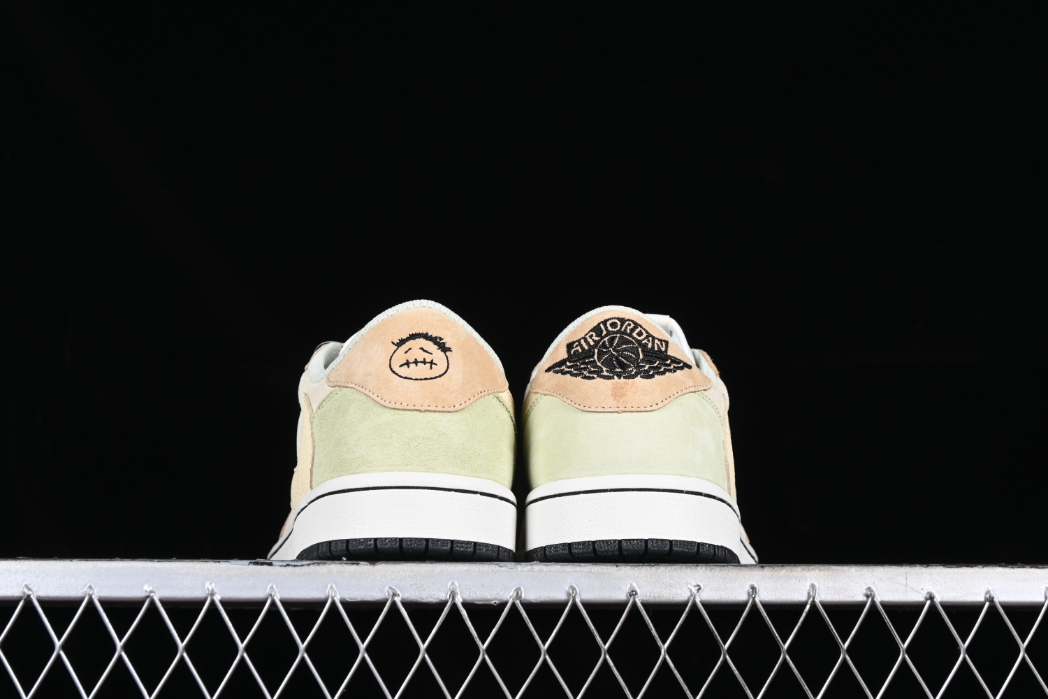 Travis Scott x Air Jordan 1 Low OG  DM7866-688