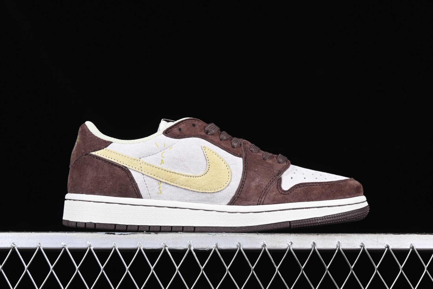 Travis Scott x Air Jordan 1 Low OG DM7866-810