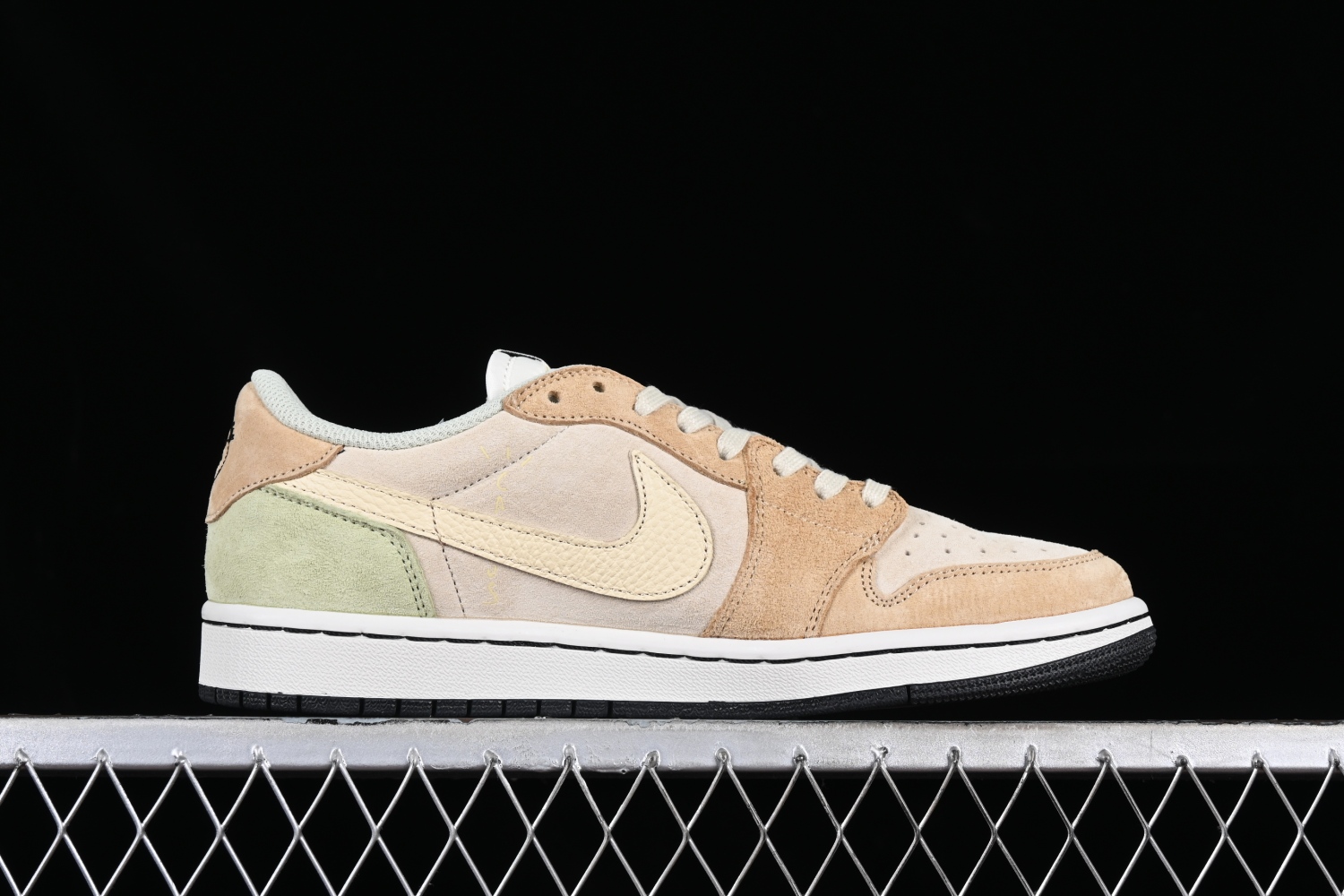 Travis Scott x Air Jordan 1 Low OG  DM7866-688