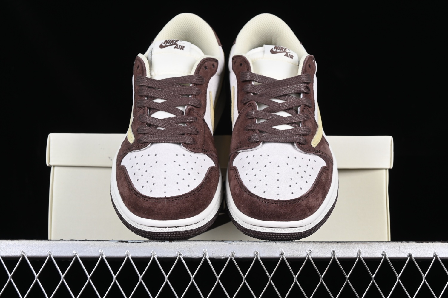 Travis Scott x Air Jordan 1 Low OG DM7866-810