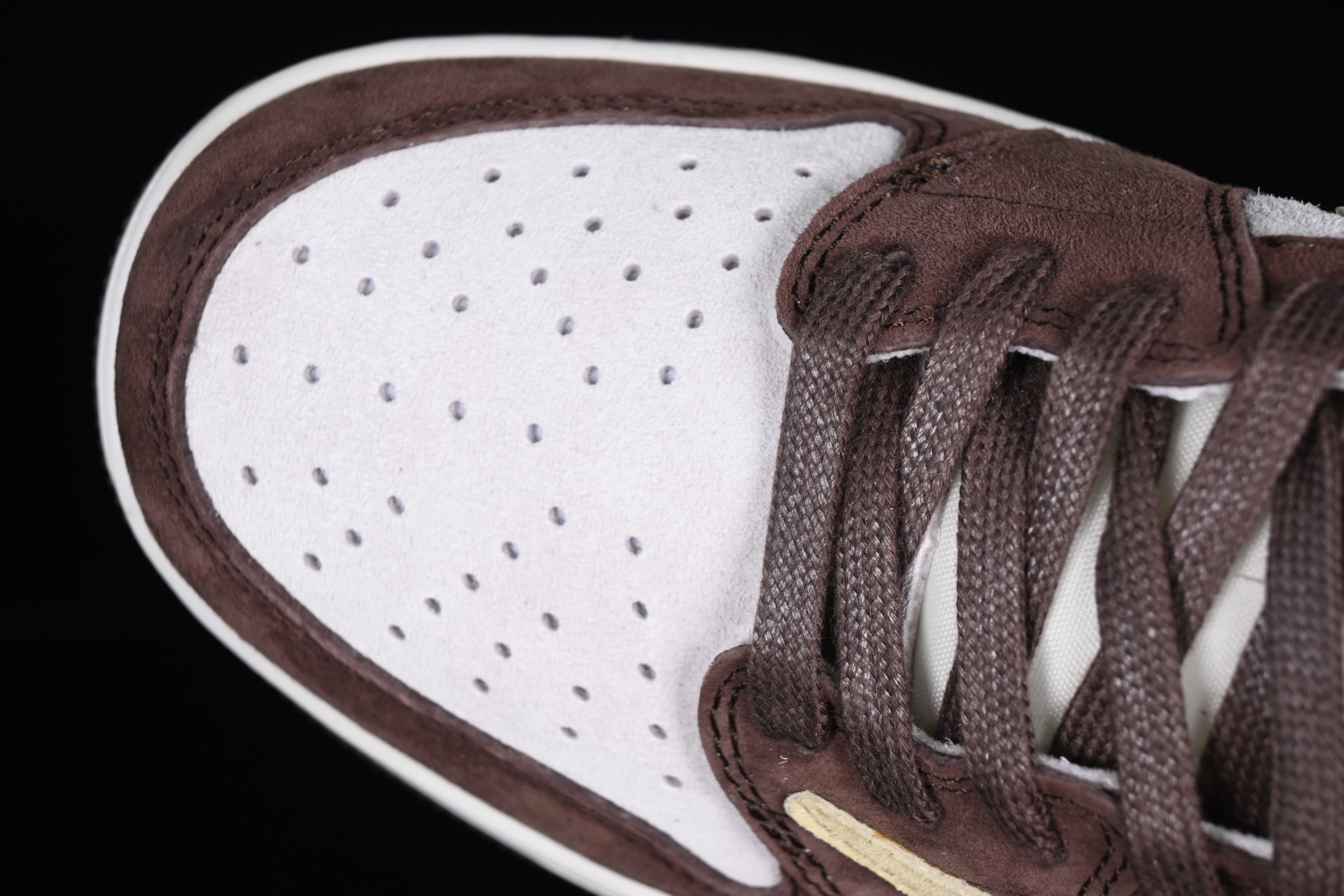 Travis Scott x Air Jordan 1 Low OG DM7866-810