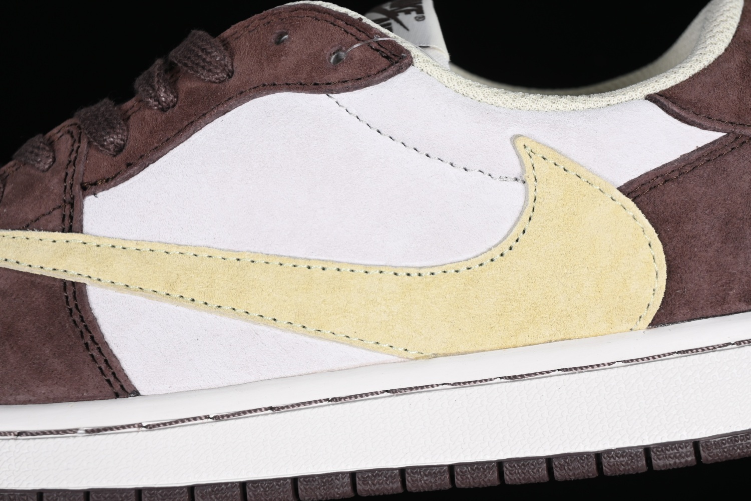 Travis Scott x Air Jordan 1 Low OG DM7866-810