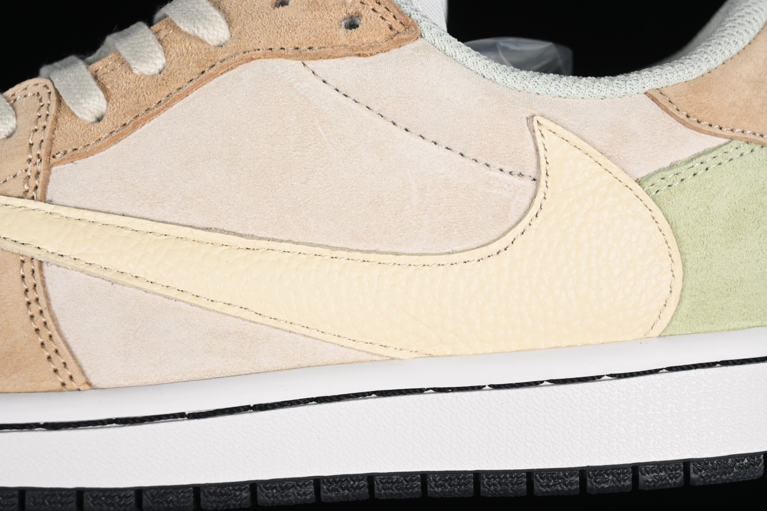 Travis Scott x Air Jordan 1 Low OG  DM7866-688