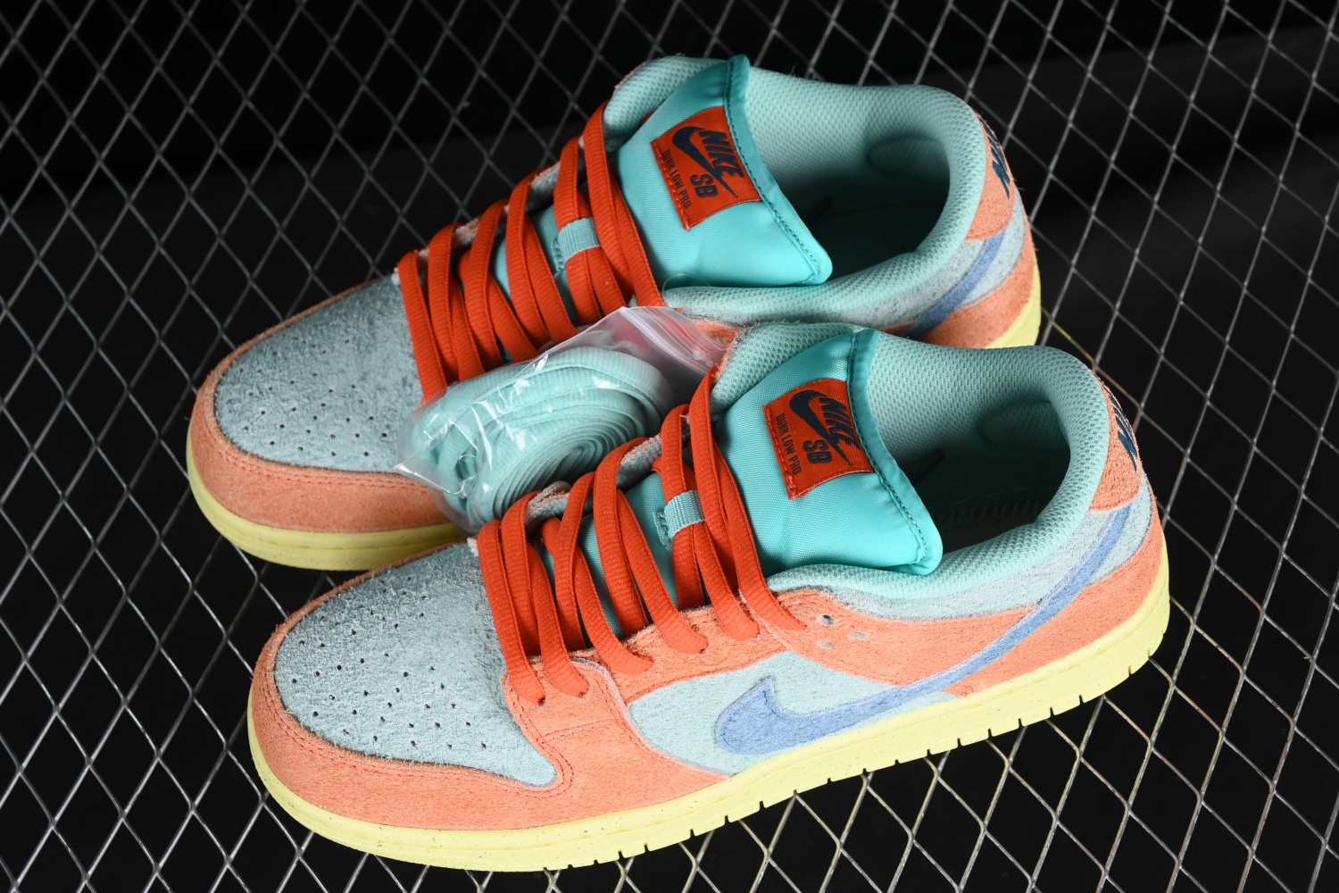 Nike SB Dunk Low Orange Emerald Rise DV5429-800