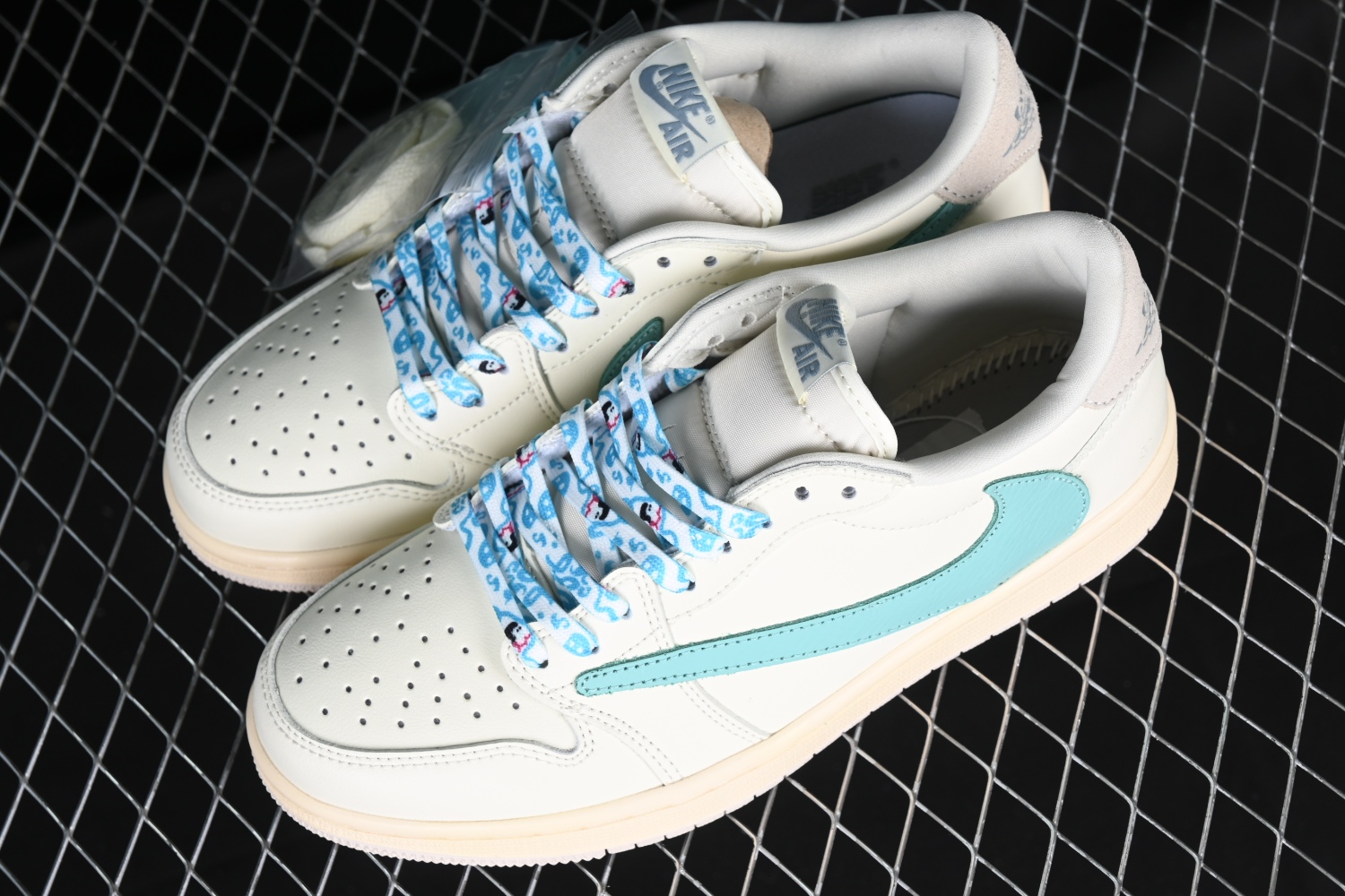 Jordan 1 Retro Low OG SP Travis Scott DM7866-102