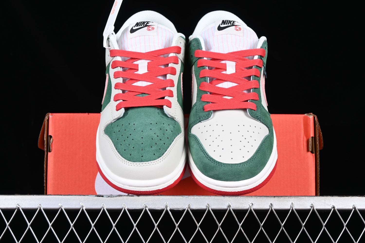 Nike Dunk Low SE All Petals United Fir Green FN8923-061