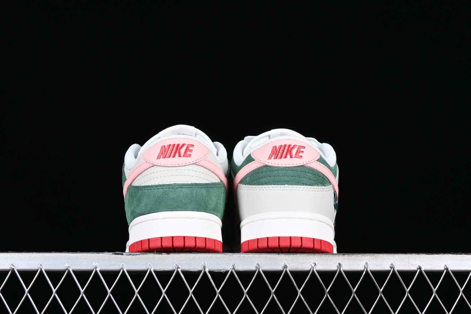 Nike Dunk Low SE All Petals United Fir Green FN8923-061