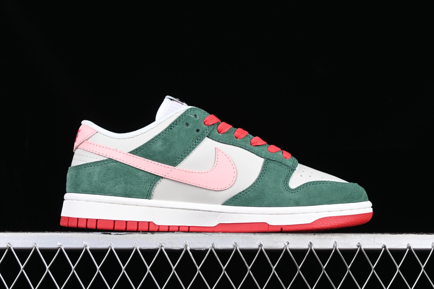 Nike Dunk Low SE All Petals United Fir Green FN8923-061