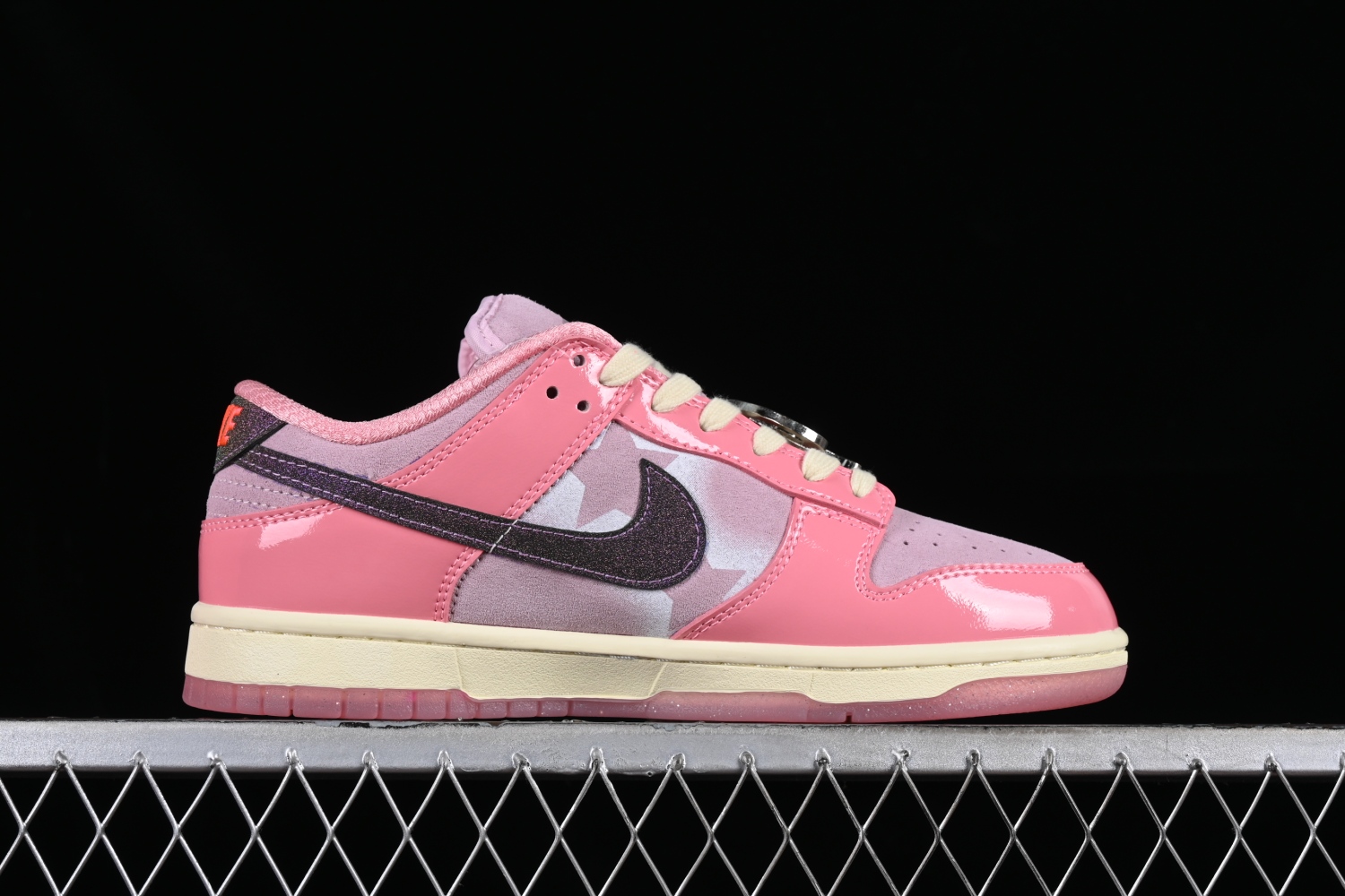Nike Dunk Low LX Barbie FN8927-621