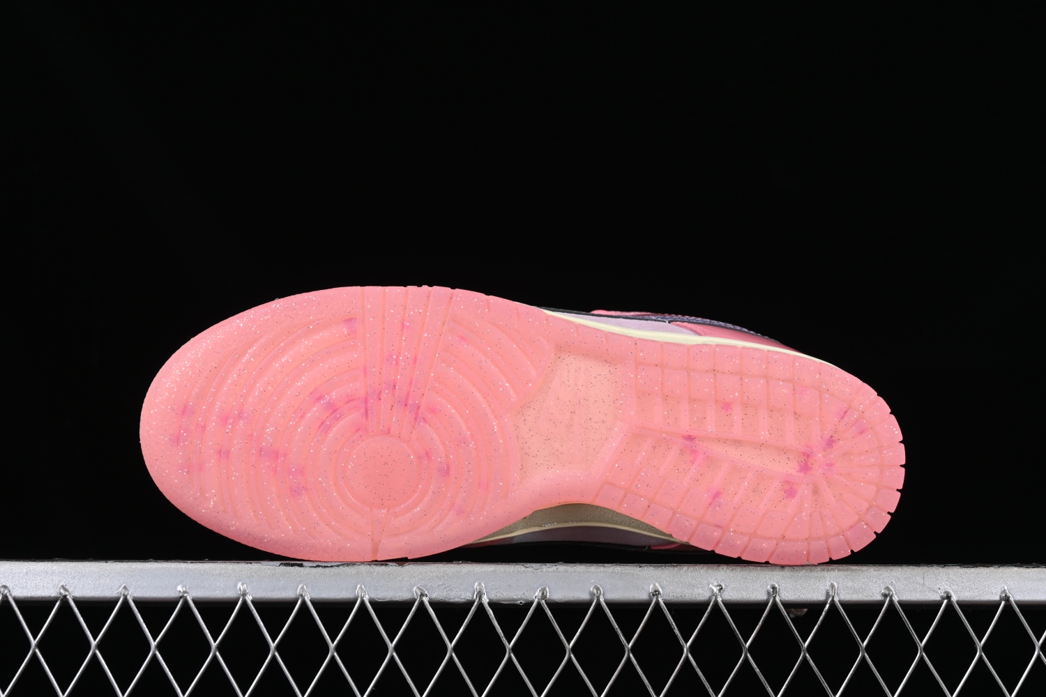 Nike Dunk Low LX Barbie FN8927-621