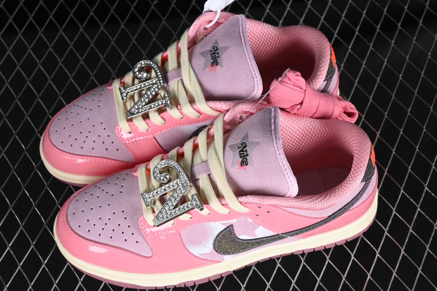 Nike Dunk Low LX Barbie FN8927-621
