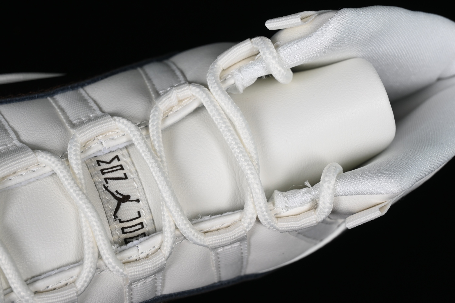 Jordan 11 Retro Neapolitan AR0715-101