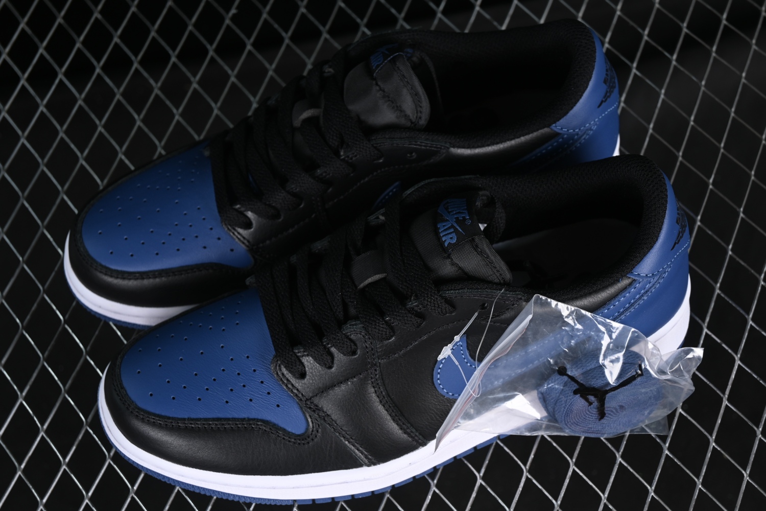 Jordan 1 Retro Low OG Mystic Navy CZ0775-041