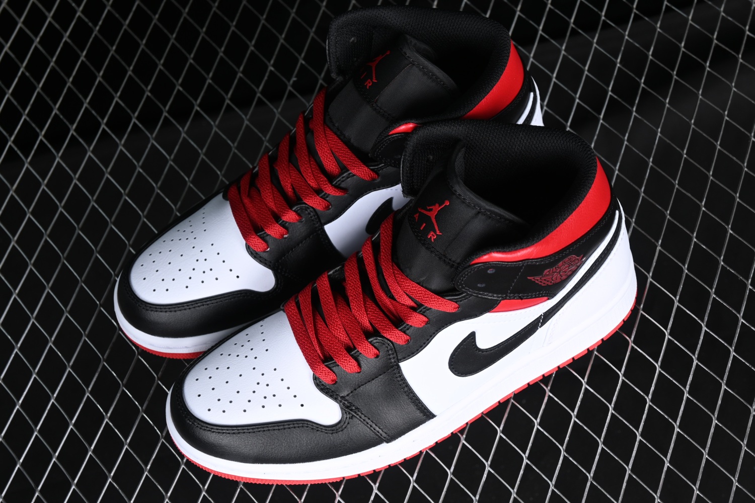 Jordan 1 Mid Gym Red Black Toe DQ8426-106