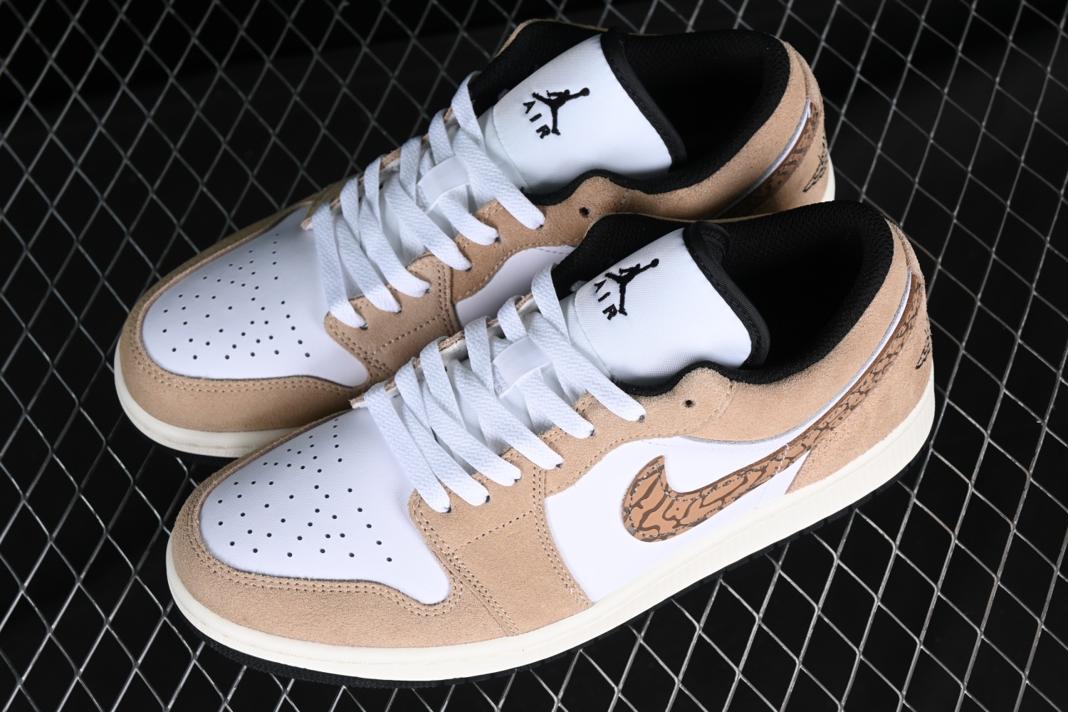 Jordan 1 Low SE Brown Elephant DZ4130-201