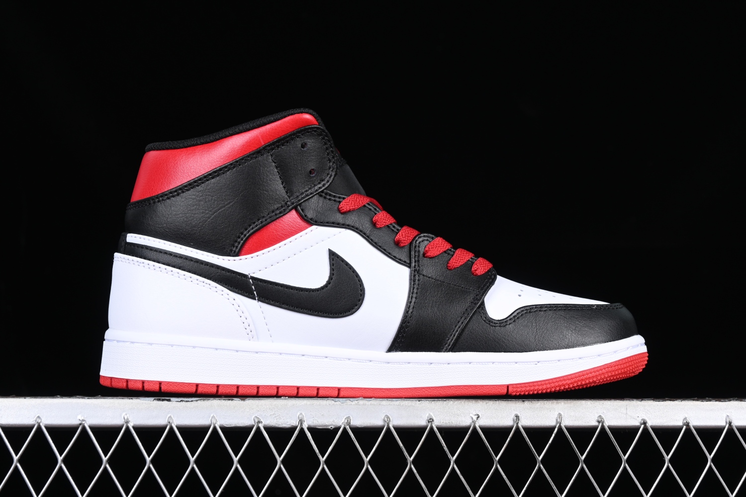 Jordan 1 Mid Gym Red Black Toe DQ8426-106