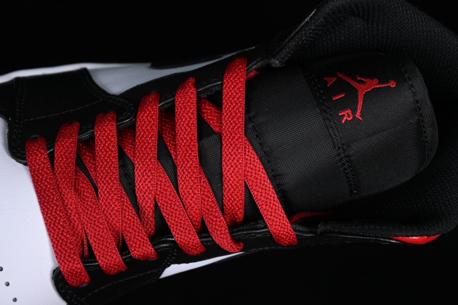 Jordan 1 Mid Gym Red Black Toe DQ8426-106