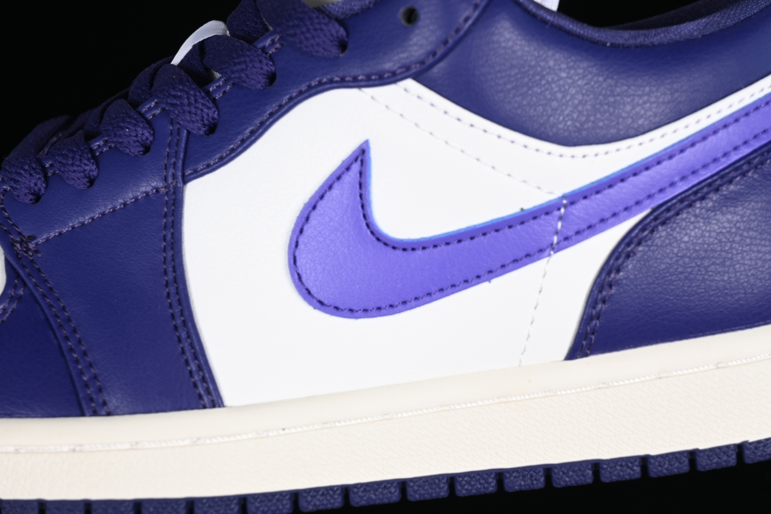 Jordan 1 Low Sky J Purple DC0774-502