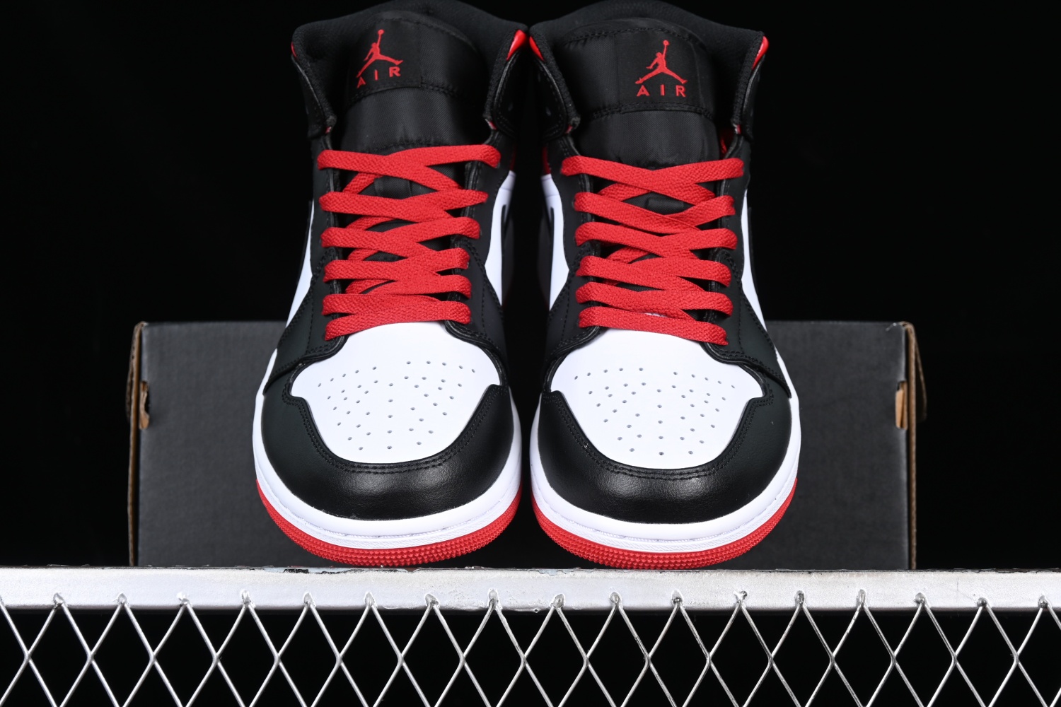 Jordan 1 Mid Gym Red Black Toe DQ8426-106