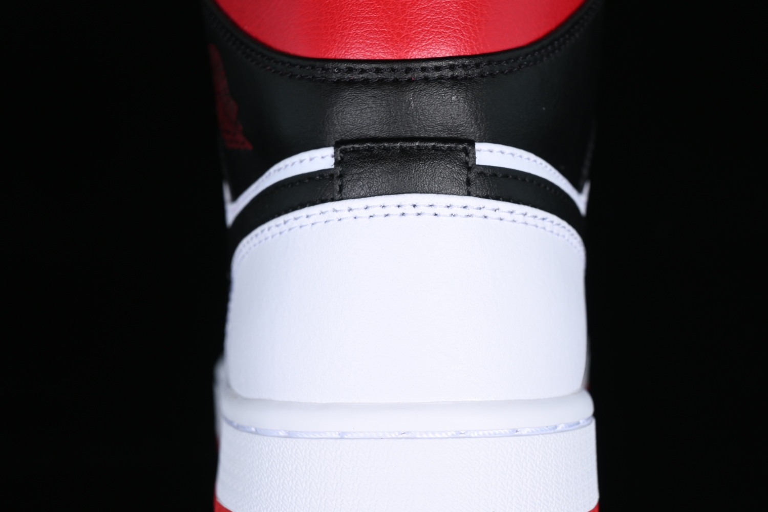 Jordan 1 Mid Gym Red Black Toe DQ8426-106