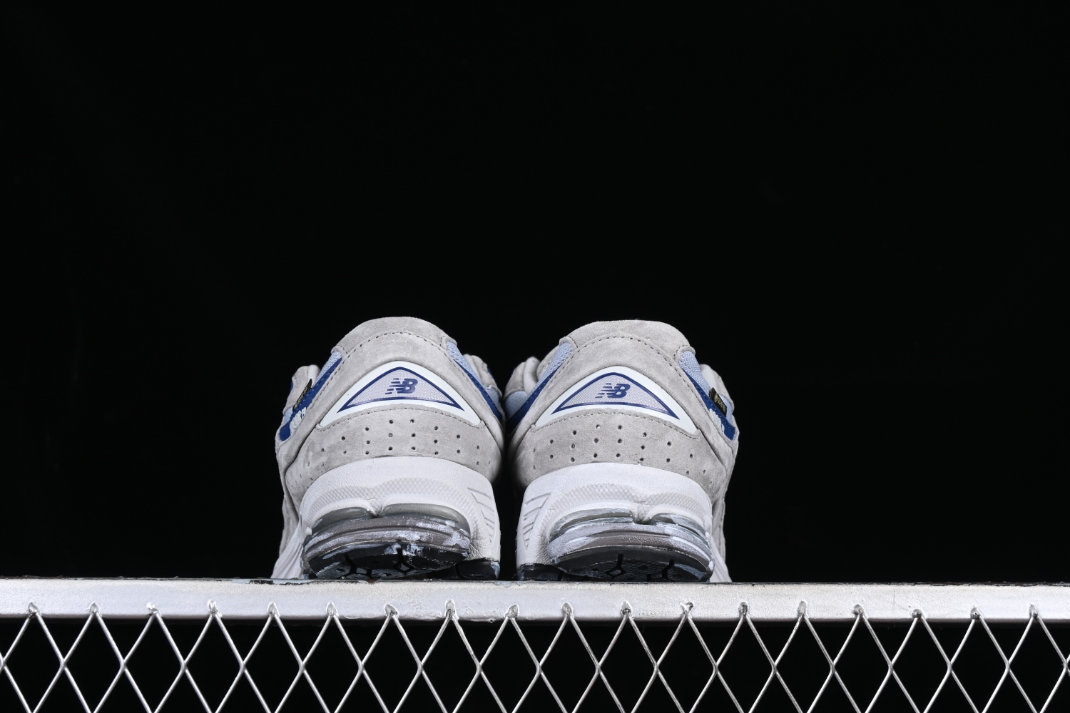 New Bal*nce 2002R Gore-Tex Marblehead Moon Shadow M2002RXB