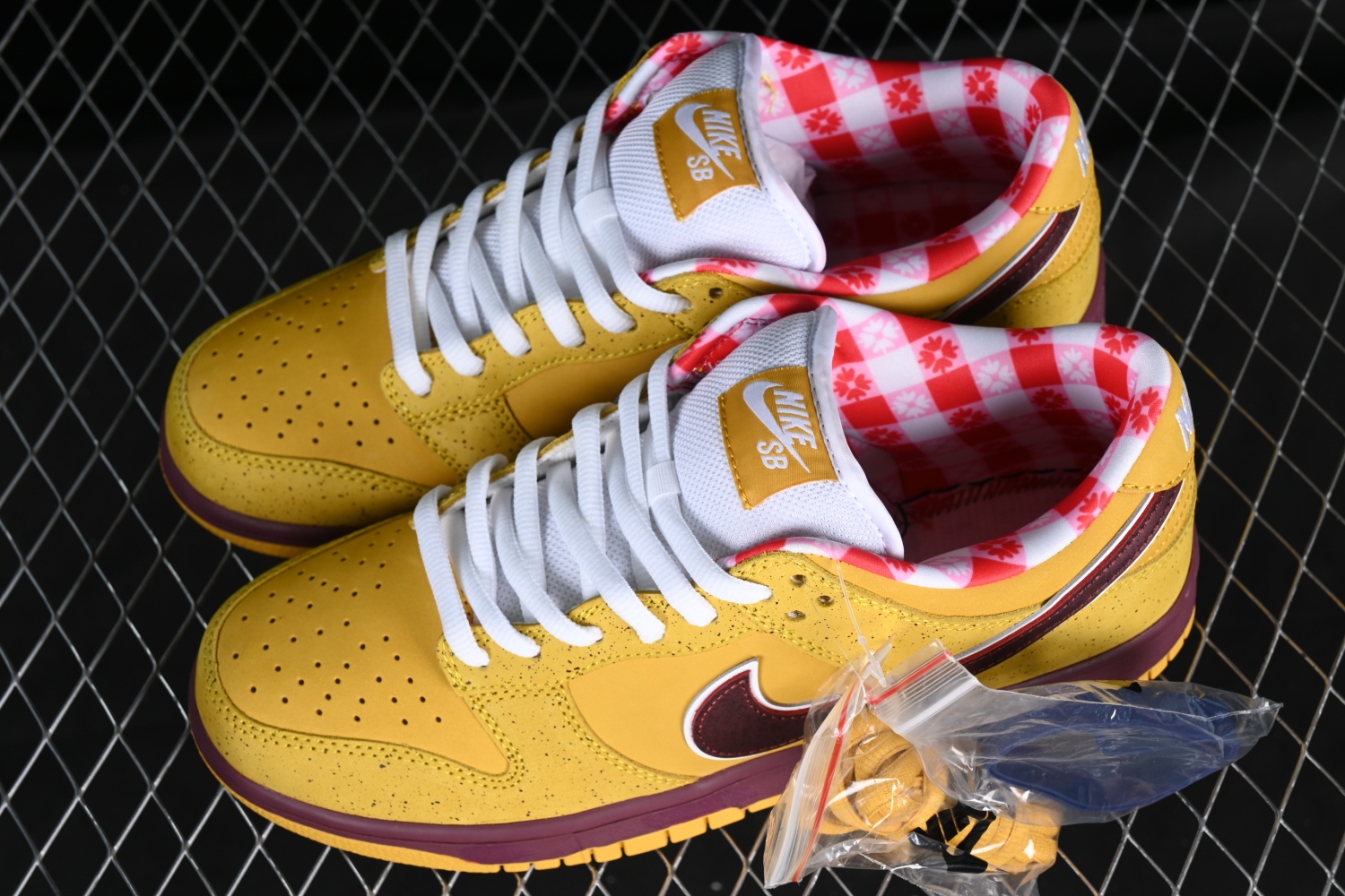 Nike SB Dunk Low Yellow Lobster 313170-137566