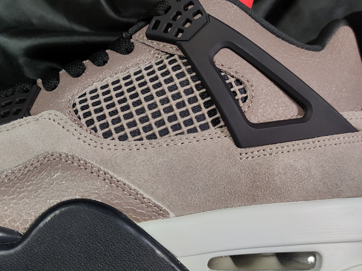 Jordan 4 Retro Taupe Haze DB0732-200