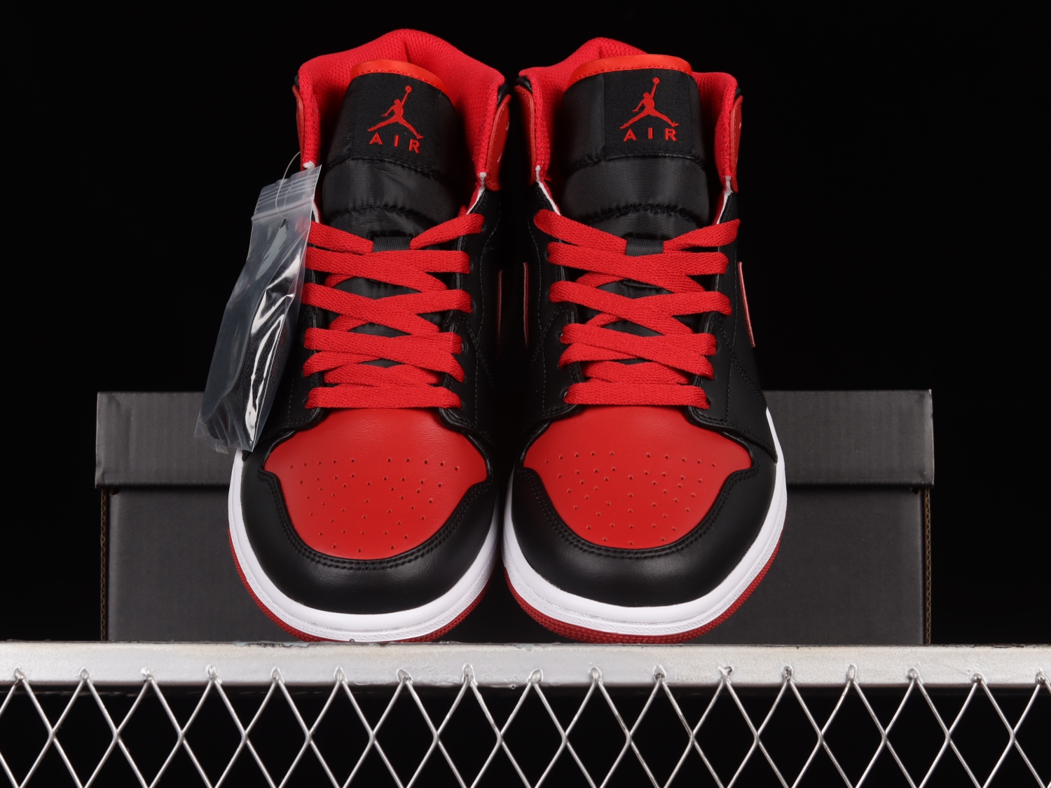 Jordan 1 Mid Alternate Bred (2022) DQ8426-060