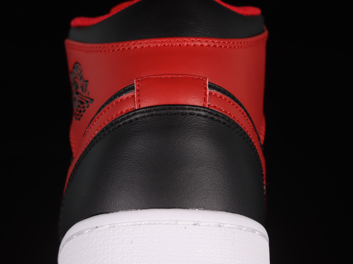 Jordan 1 Mid Alternate Bred (2022) DQ8426-060