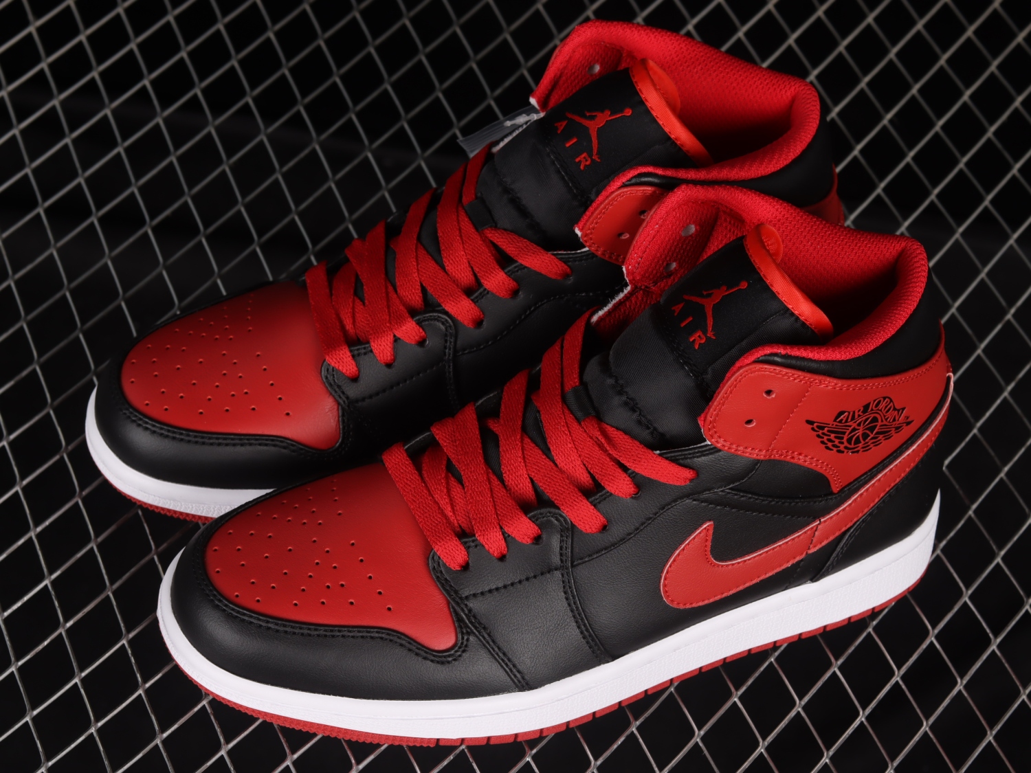 Jordan 1 Mid Alternate Bred (2022) DQ8426-060