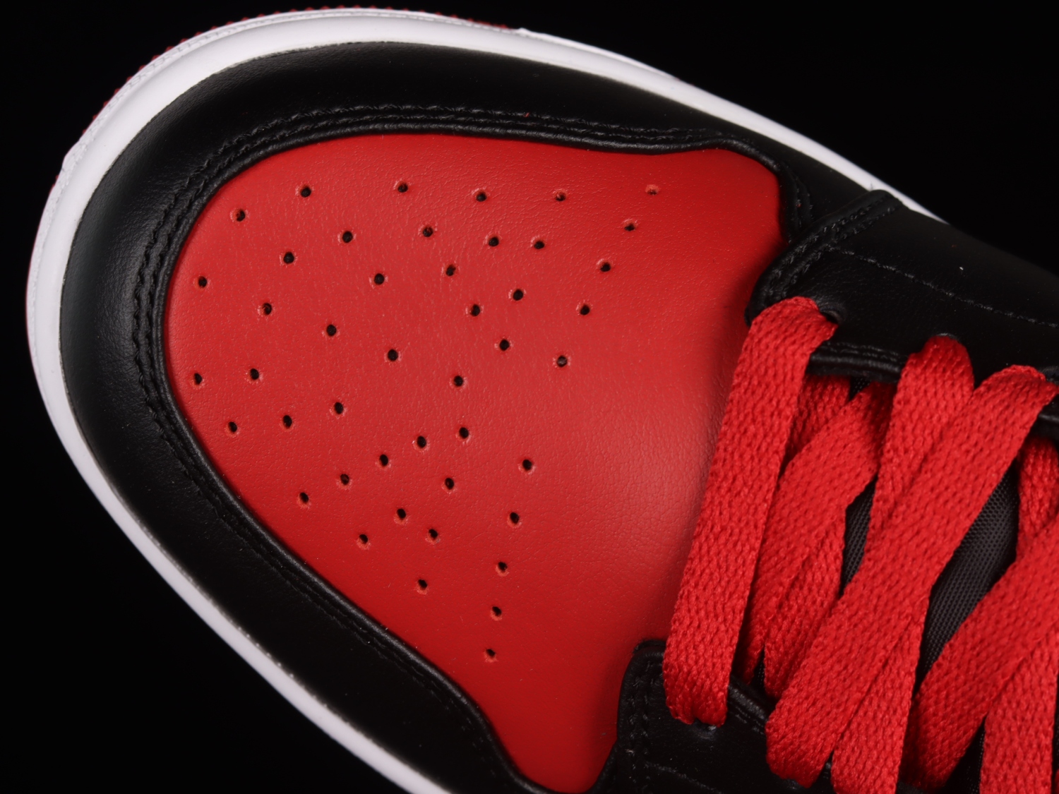 Jordan 1 Mid Alternate Bred (2022) DQ8426-060