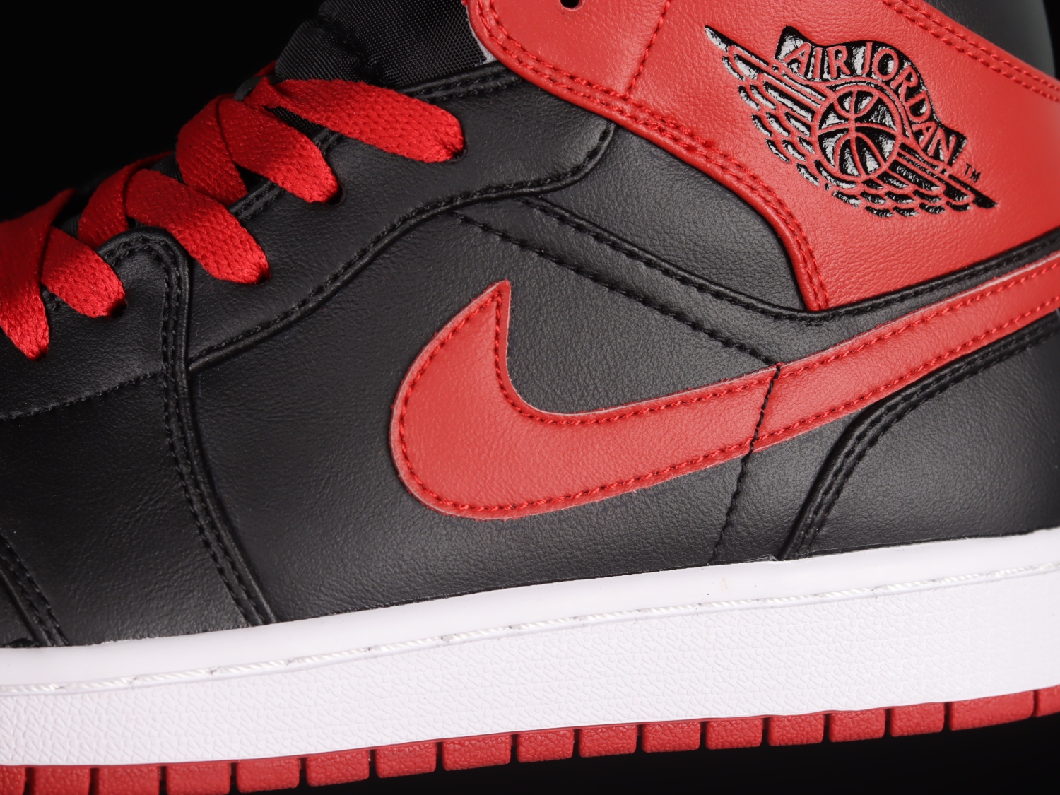 Jordan 1 Mid Alternate Bred (2022) DQ8426-060