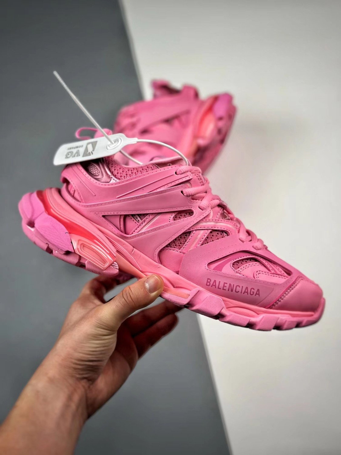 Bal**ci*ga Track Trainer Pink（LED Lights）