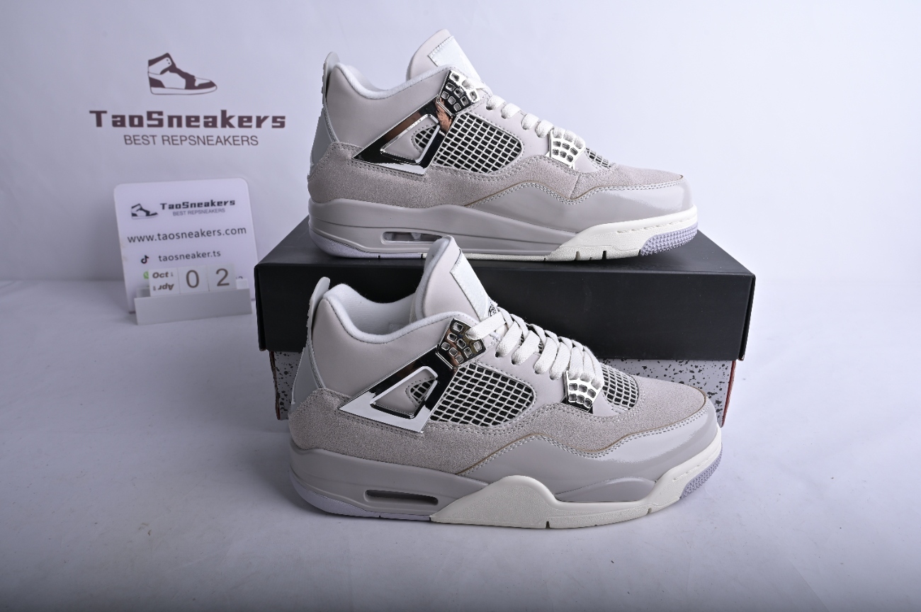 Jordan 4 Retro Frozen Moments  AQ9129-001