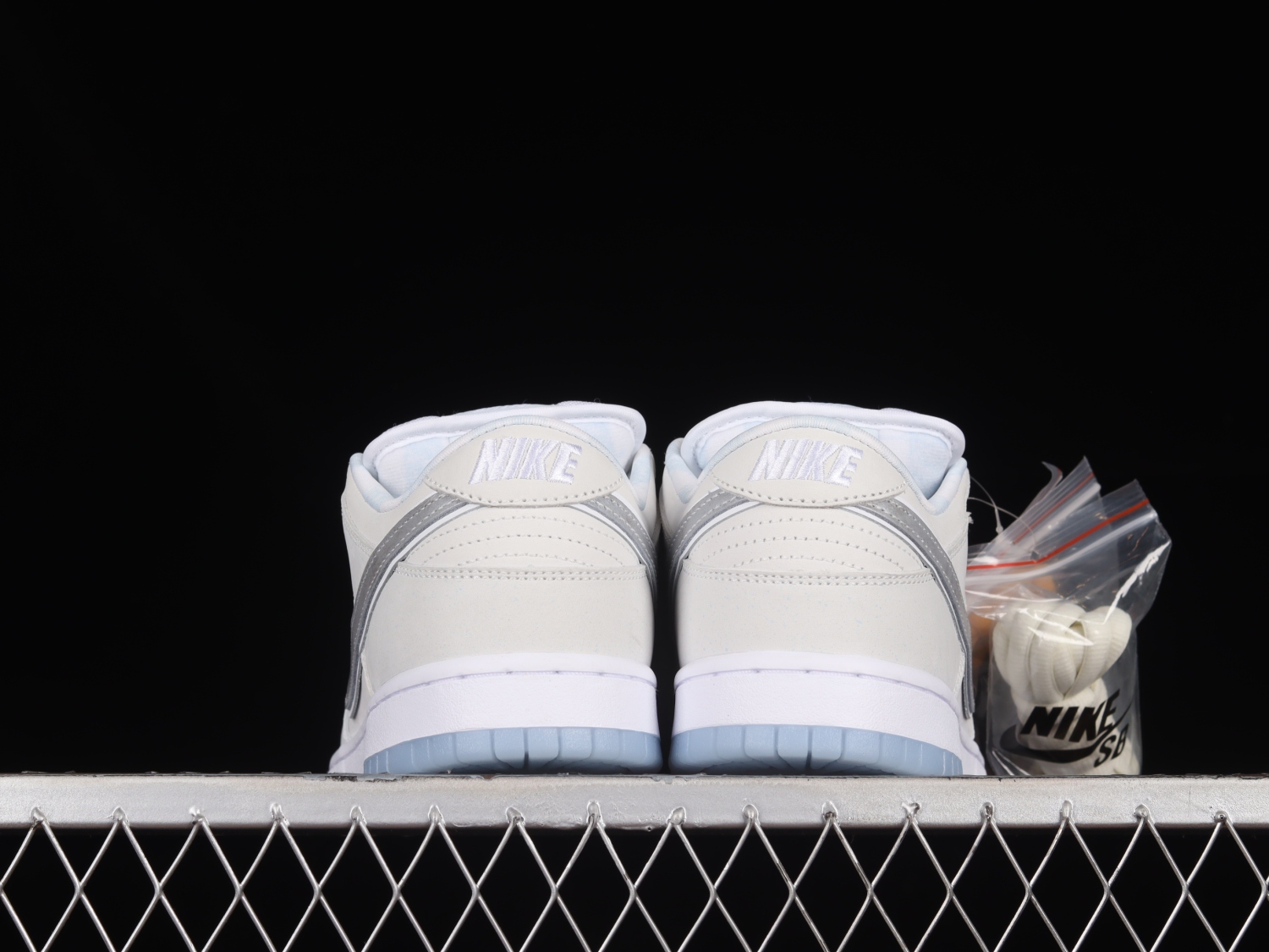 Nike SB Dunk Low White Lobster FD8776-100