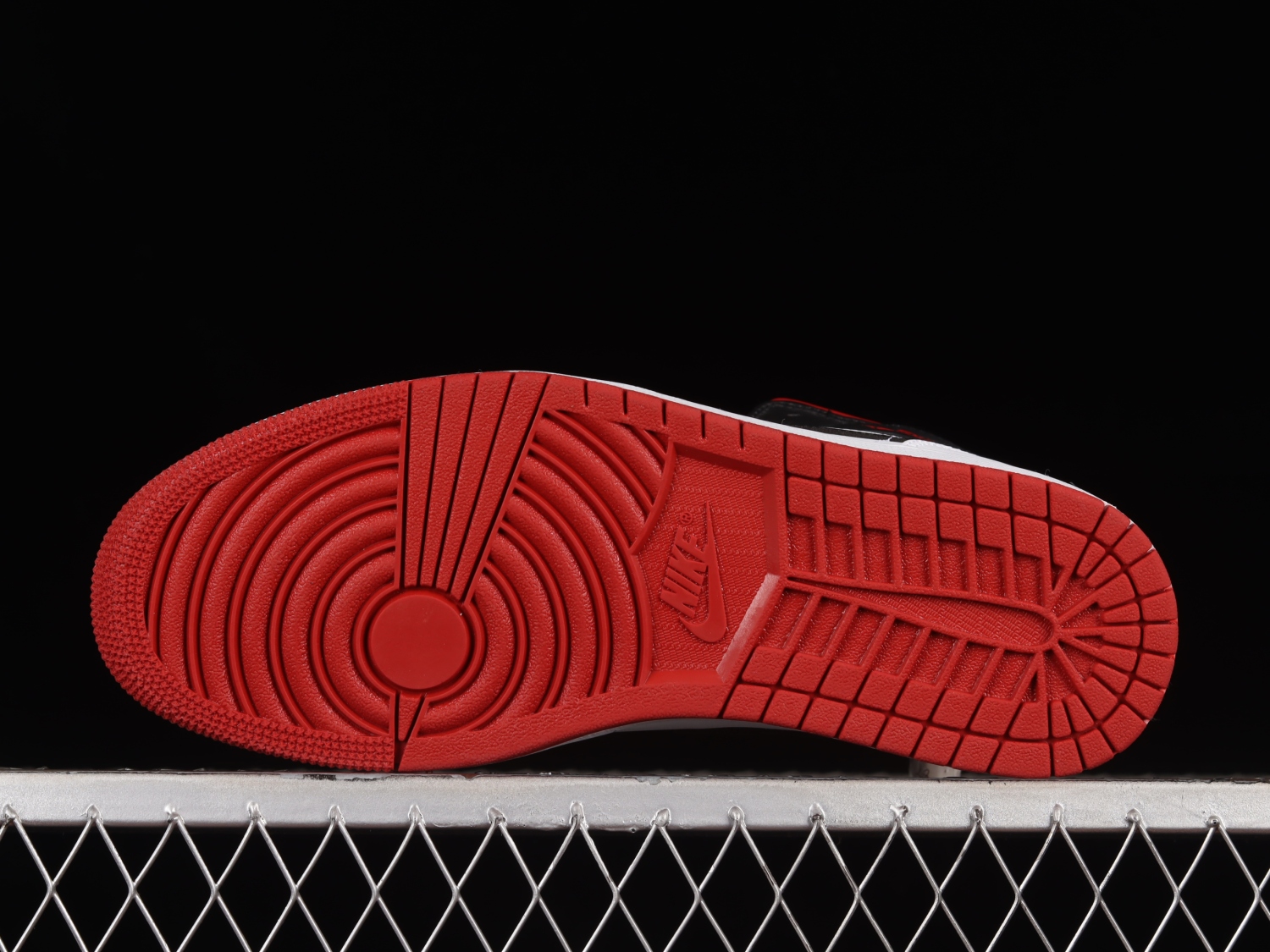 Jordan 1 Mid Gym Red Black Toe DQ8423-106