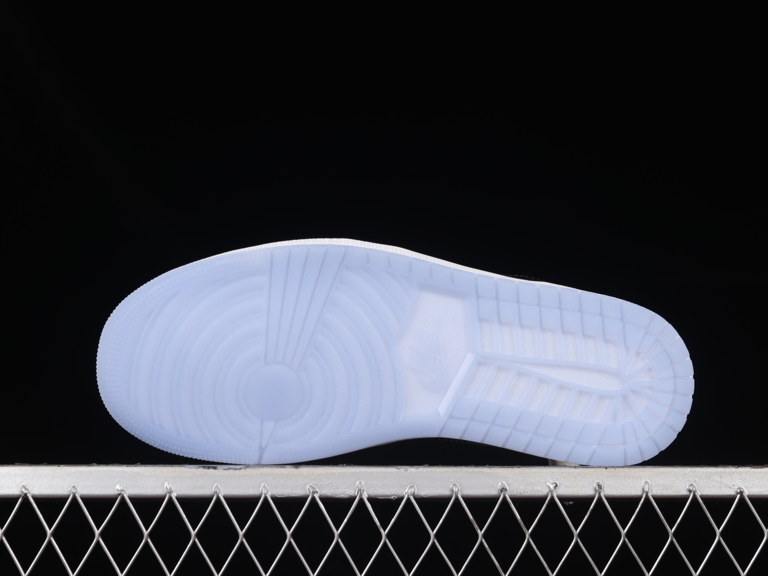 Jordan 1 Mid SE Space Jam DV1308-004