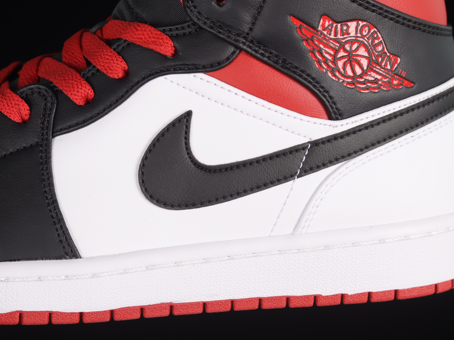 Jordan 1 Mid Gym Red Black Toe DQ8423-106