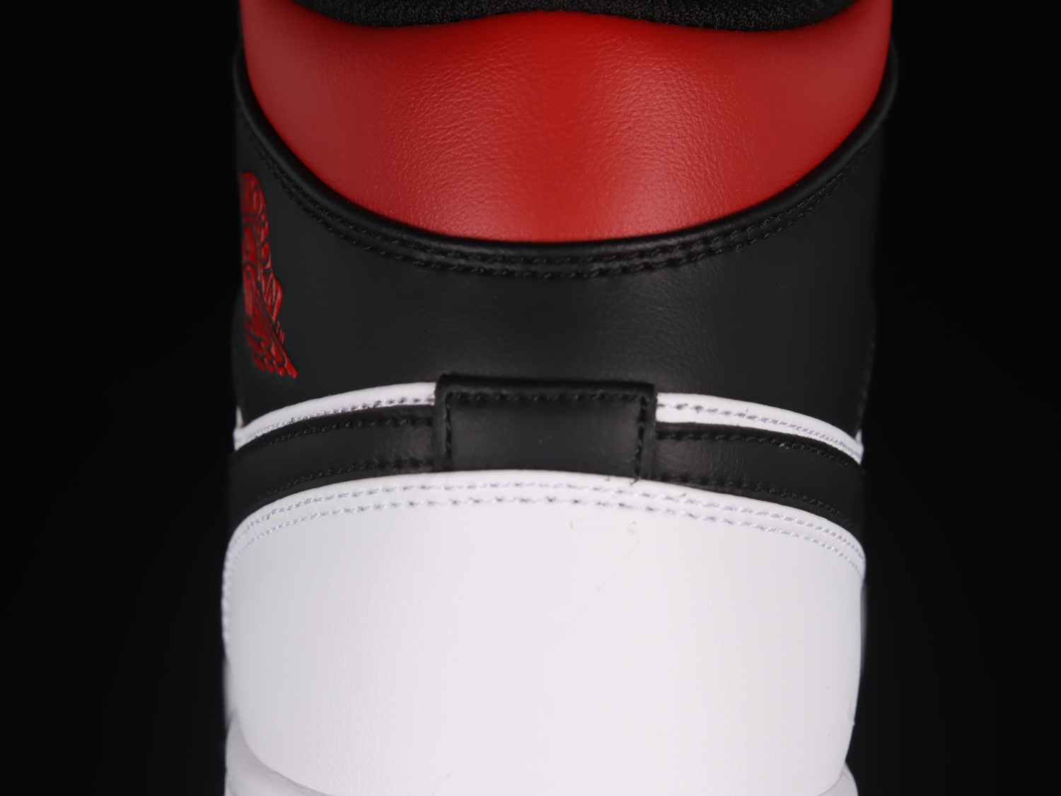 Jordan 1 Mid Gym Red Black Toe DQ8423-106