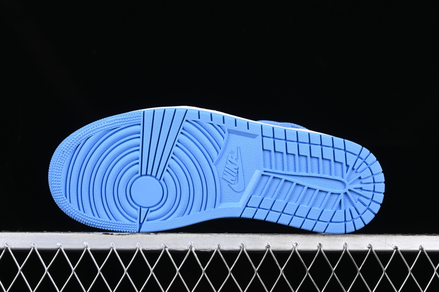 Jordan 1 Mid University Blue Black DQ8426-401