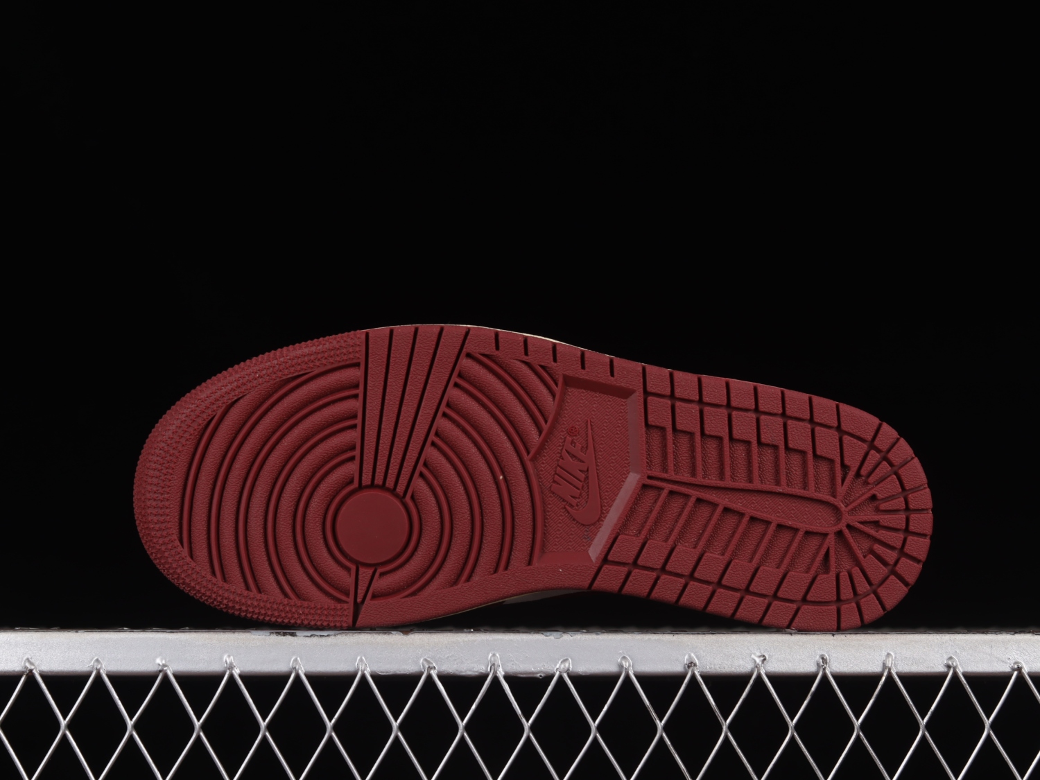 Jordan 1 Mid SE Tiki Leaf Team Red (Women