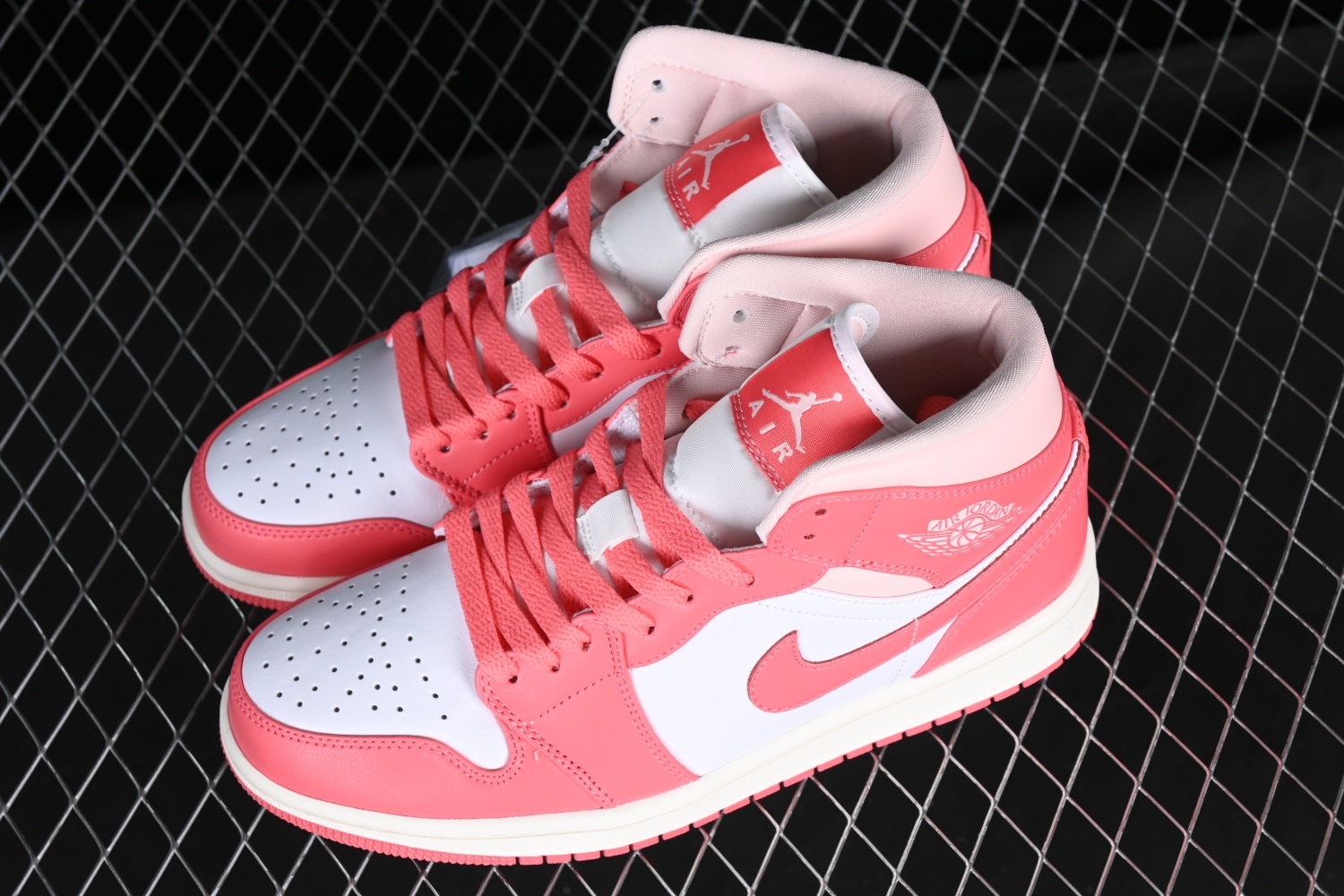 Jordan 1 Mid Strawberries and Cream BQ6472-186