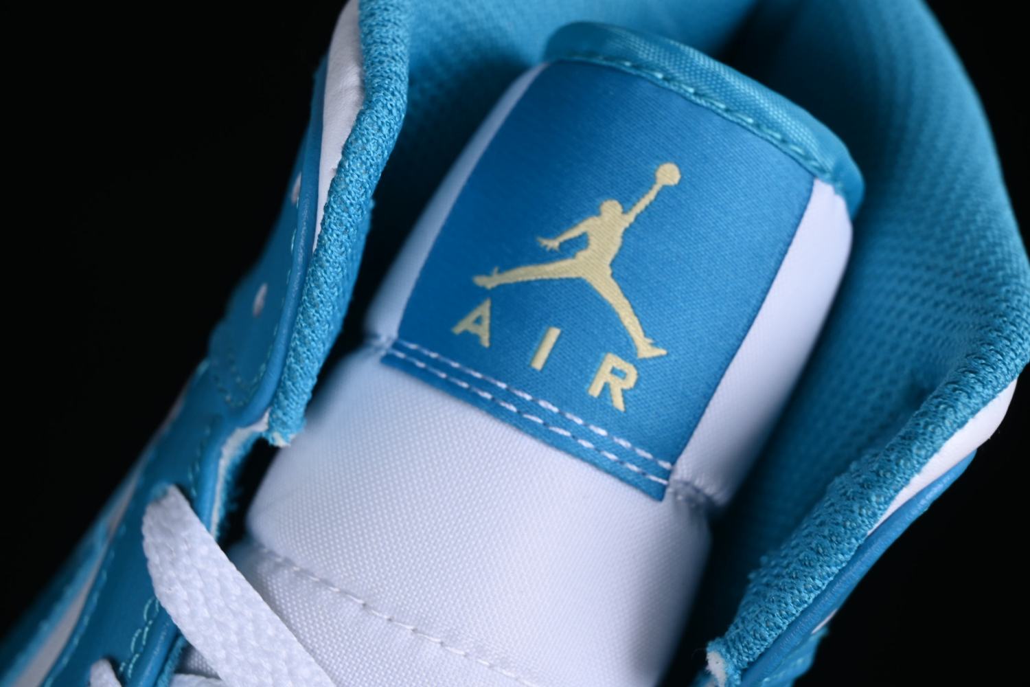Jordan 1 Mid Aquatone DQ8426-400