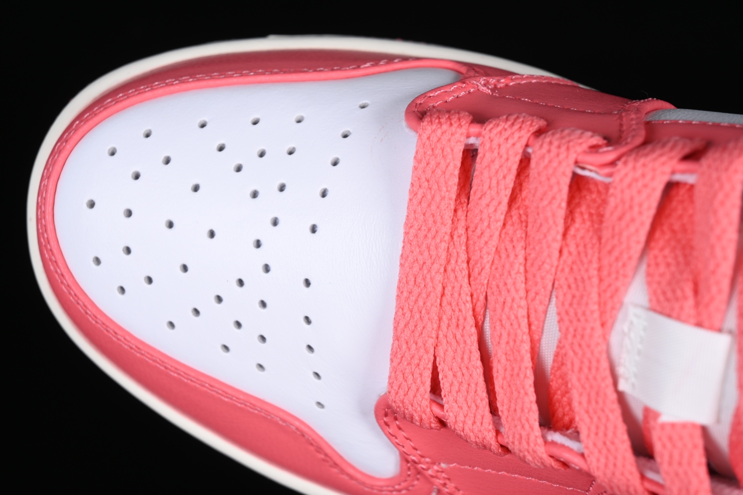 Jordan 1 Mid Strawberries and Cream BQ6472-186