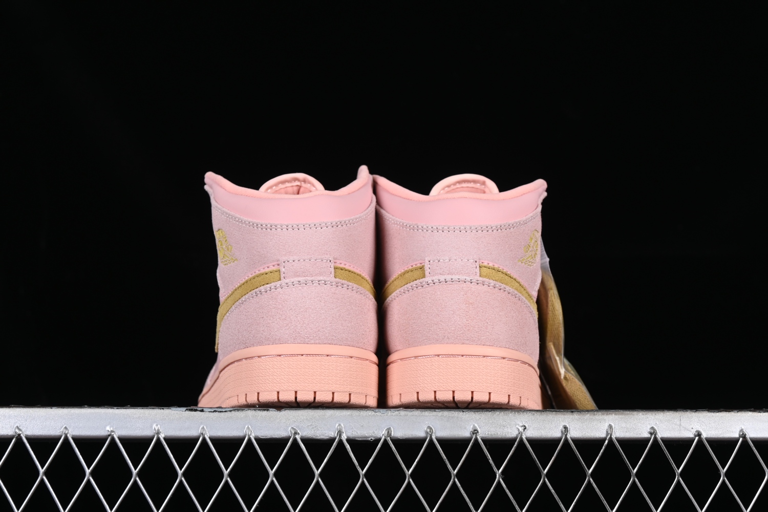 Jordan 1 Mid Coral Gold 852542-600