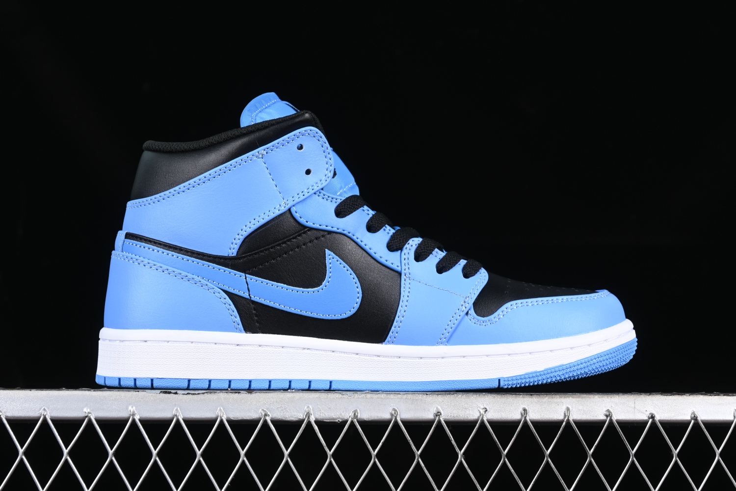 Jordan 1 Mid University Blue Black DQ8426-401
