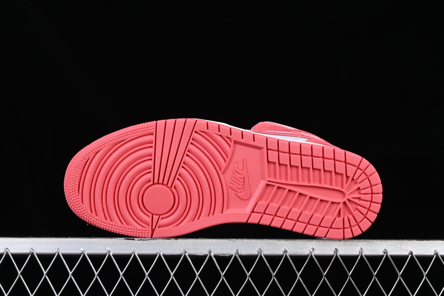 Jordan 1 Mid Strawberries and Cream BQ6472-186