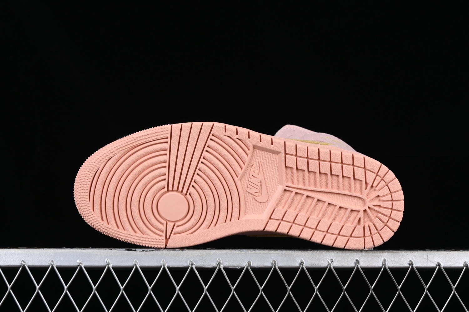 Jordan 1 Mid Coral Gold 852542-600