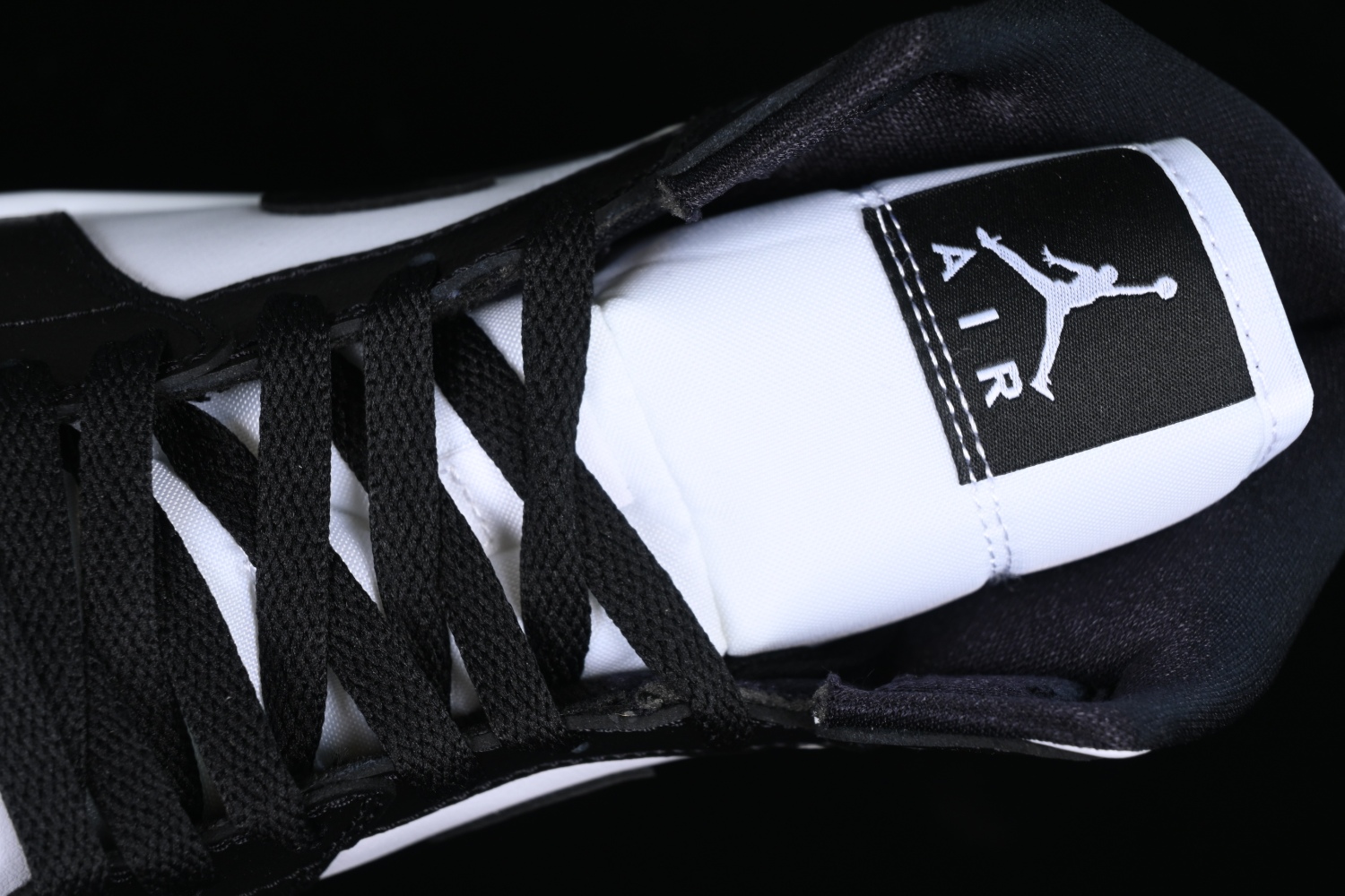 Jordan 1 Mid Panda DV0991-101
